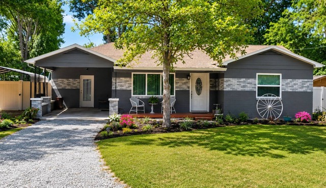 Cozy Cottage Sleeps 8 close to the World Equestrian Center