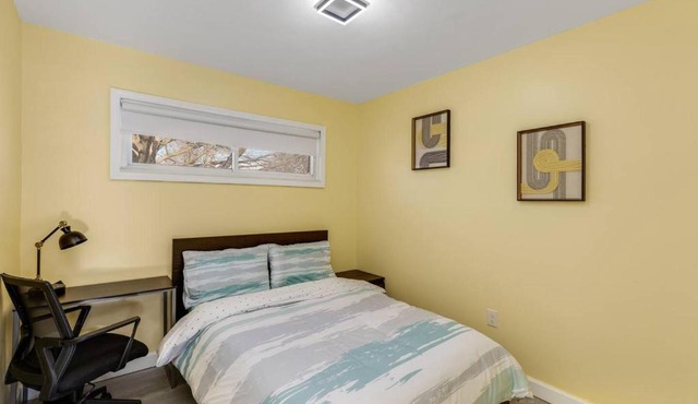 Cozy Furnished Room | Fast Wi-Fi | Free Parking#3