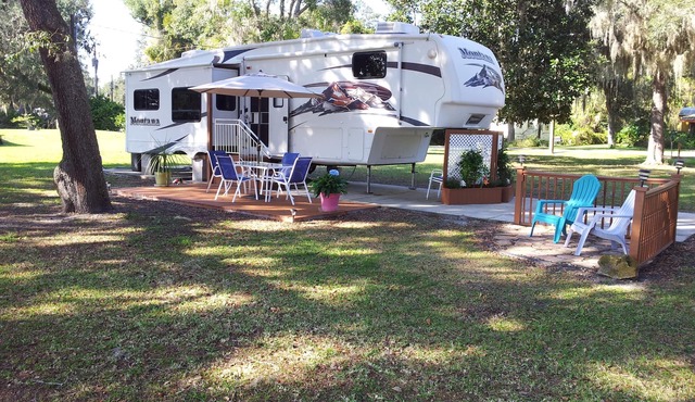 Cozy getaway on large private lot with miles of water!