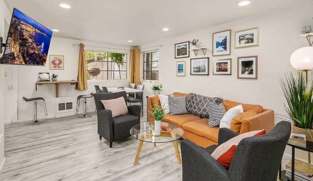 Cozy Getaway Yard Home - UW - Children Hospital