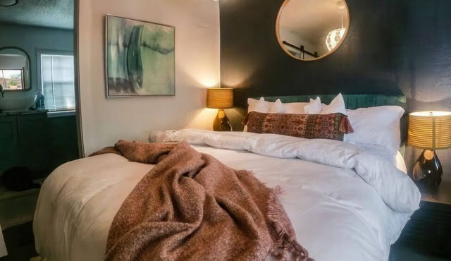 Cozy House - 1 Bedroom with Private Bathroom