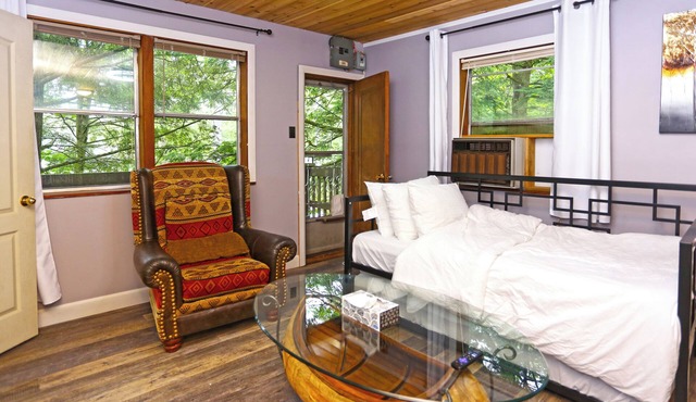 Cozy Muskoka Getaway right on the River!