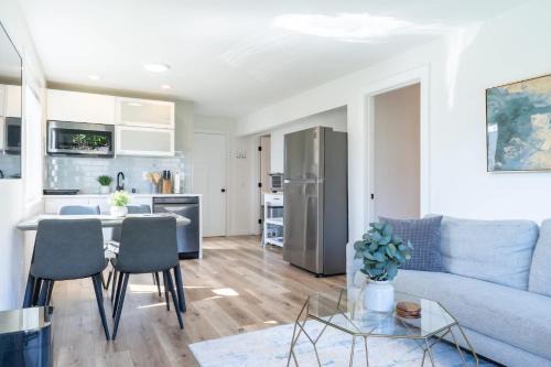 Cozy Pet friendly Downstairs Retreat in Seattle