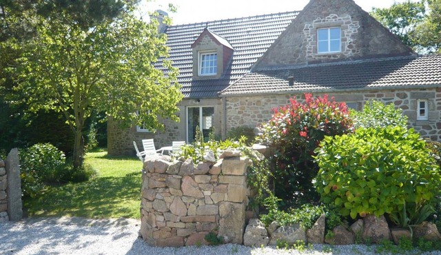 Cozy stone house with garden, pets allowed in La Hague