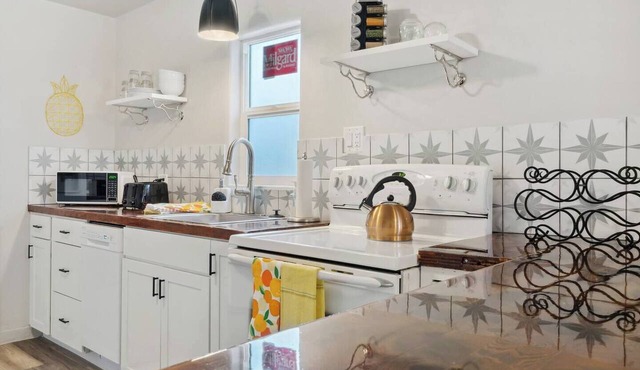Cozy Two Bedroom North Valley Digs