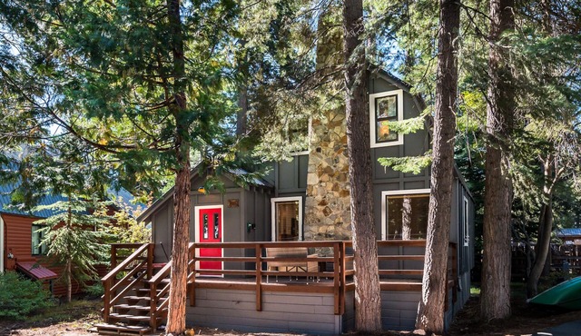 Cozy Updated Tahoe Park Gem! Pet Friendly!