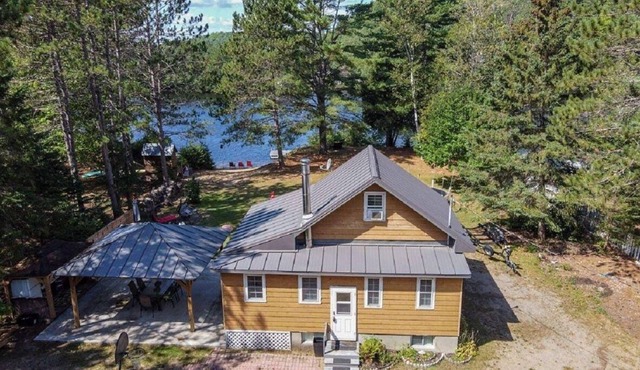 COZY WATERFRONT COTTAGE - 45MIN FROM GATINEAU