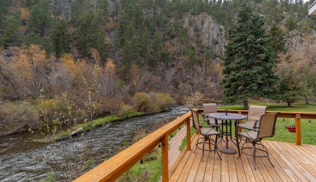 Creek-side Paradise + Hot Tub + Bar + Near Thunderhead Falls