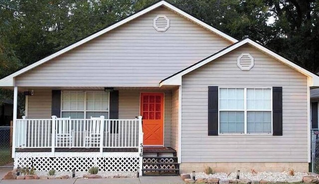 Cute and cozy 3 bedroom, 2 bath home near Main Street in Stillwater!