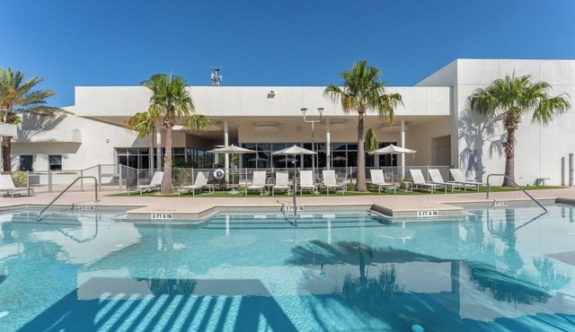 Daytona 2BR w/Parking – Family and Pet Friendly
