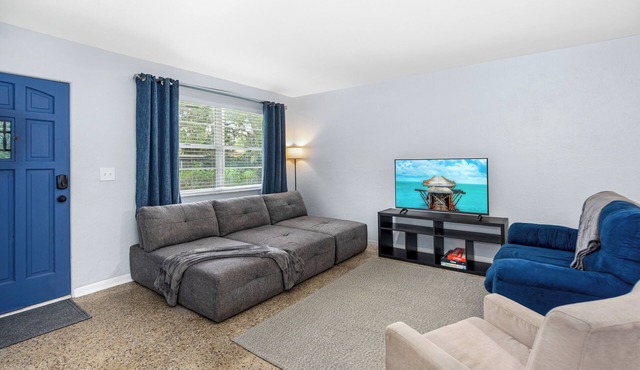 Daytona Beach Getaway 3BR Near Speedway Fast WiFi & Private Parking