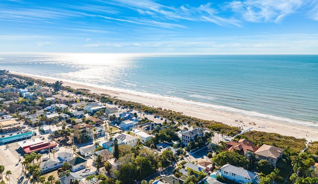 Delightful, Historic Spanish Triplex: Steps From Pass-a-grille Beach