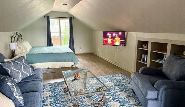 DFW Hideaway located right off I-35W and near so many area attractions!