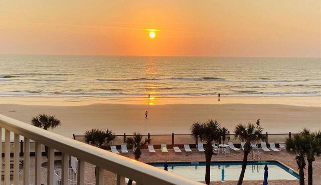 Direct Oceanfront Studio w/Balcony ~ Pool + Beach Access ~ Walk to Boardwalk