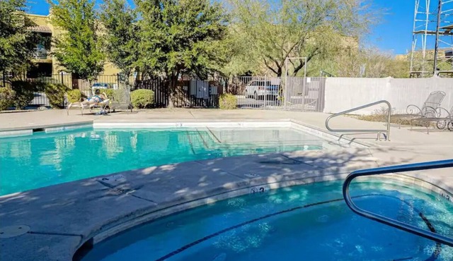Dog-Friendly 2BD/2BA Condo w/Pool by River Walk - Low Summer Rates! 🏖️🐕🌞