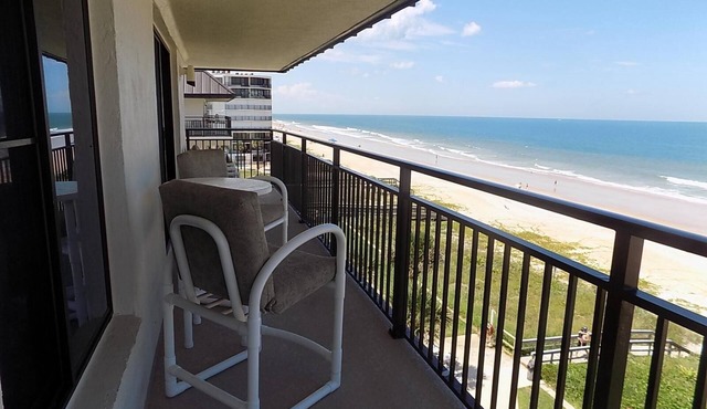 "Dolphin Lookout" Indies House ocean front condo with gorgeous beach views