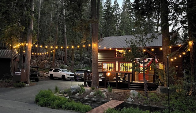 Donner Lake - Cozy 5 Bedroom Cabin - Walk to West End Beach