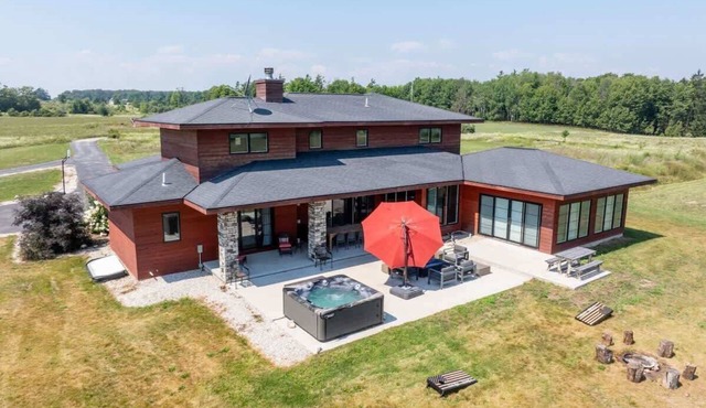 Door County 5BR Estate: Hot Tub + Theater