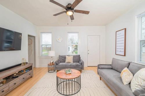 Downtown 2 Bedroom Home - Office