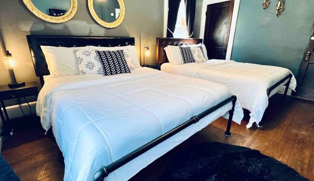 Downtown Home/10 Beds/Free Parking