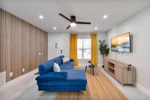 Downtown Home with Basketball, Firepit and Just 20 Miles to Disney