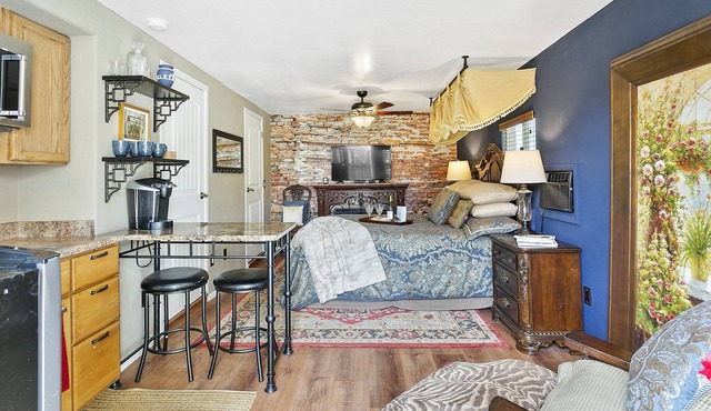 🎉Downtown Studio: Secure Parking, Privacy, Gardens. Across from Encanto Park⛳️🏀🎾👟 in Phoenix
