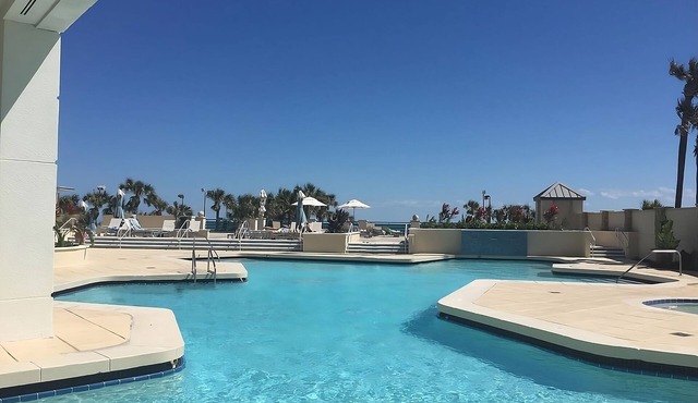 Dream Beach Vacay! FOUR Units, 2 Swimming Pools & Spa! Right on the Beach
