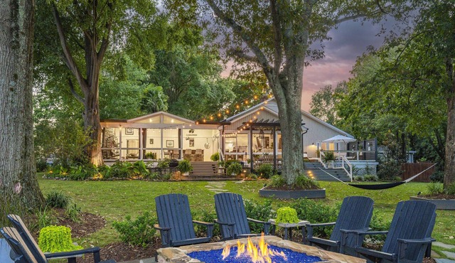 Drift Away - A Luxurious Waterfront Ranch Home