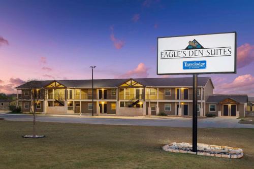 Eagle's Den Suites Cotulla a Travelodge by Wyndham in Cotulla