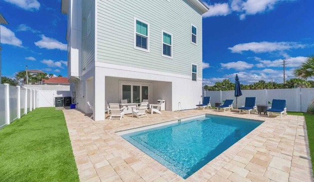 Endless Summer Oasis heated pool and putting green