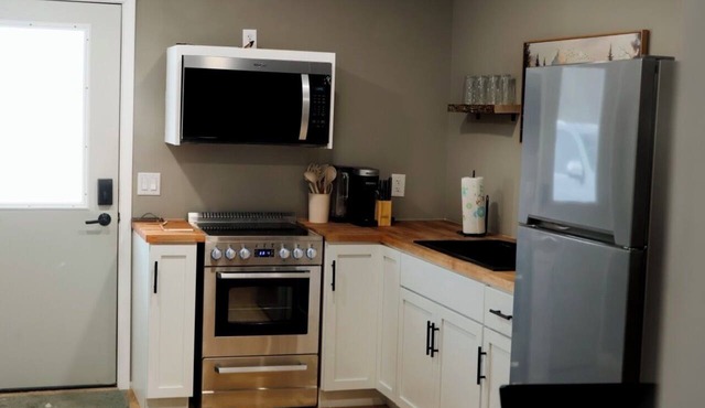 Enjoy a cozy stay at U.P. Trails Getaway inEckerman with AC