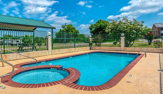 Ensuring a Very Comfortable & Memorable Stay! With Outdoor Pool Access!