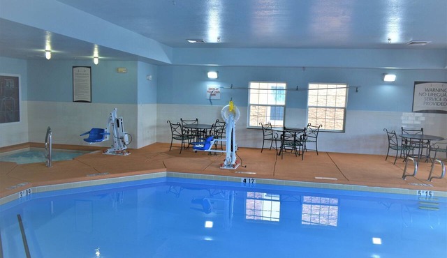 Equipped King Suite | Free Daily Breakfast, Pool