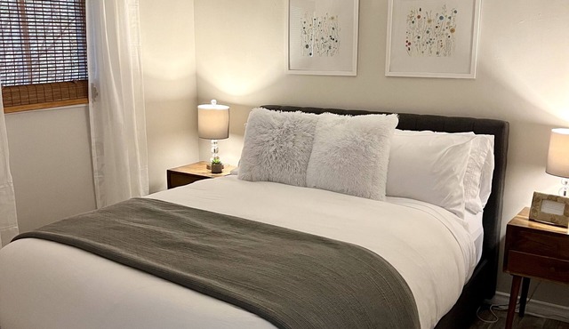Executive apartment w/free parking & WiFi