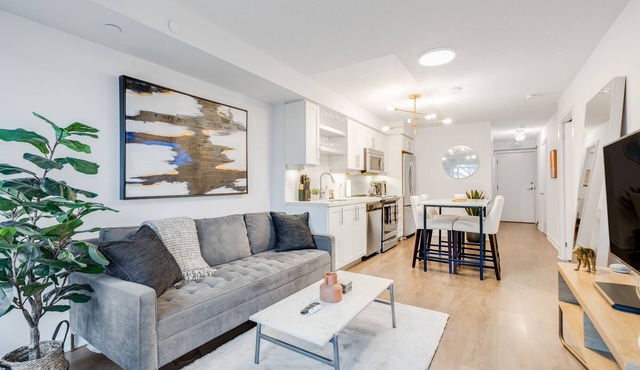 Executive Monthly 2BR/2Bath Luxury Condo - Downtown Toronto