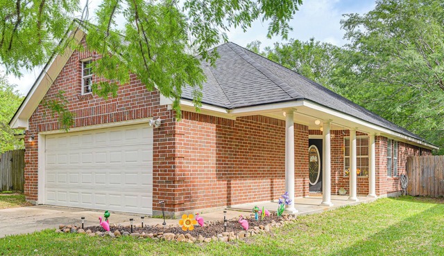 Explore Alvin! Charming Home Near College & Dtwn