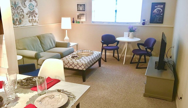 Fabulous Aggieville Hideaway - Convenient 1 bedroom next to KSU & Aggieville
