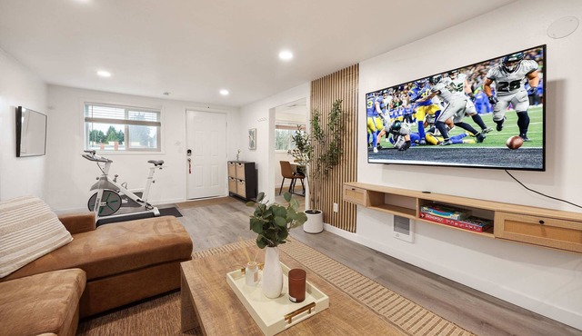 Family-Friendly 4BR Retreat, Near UW & Parks