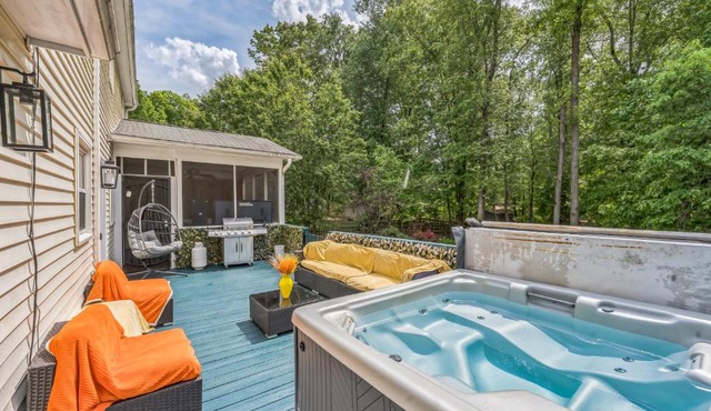 Firepit Games Grill Hot Tub Arcade & King Bed