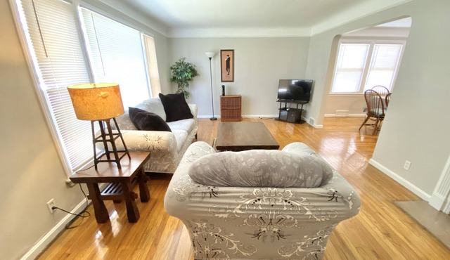 First Floor 2 Bed Duplex Super Close to Beachwood