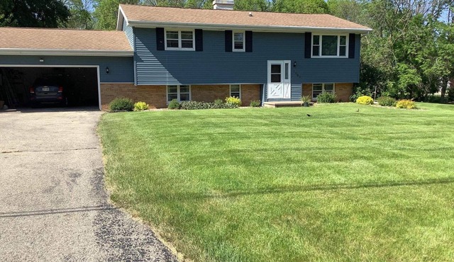 Four bedroom home great for EAA, Lifest, XRoads41 and other Oshkosh events!