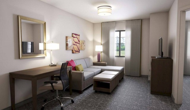 Free Breakfast Buffet. Pool. Only 5 Miles from Purdue University!