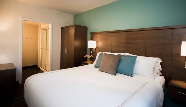 Free Breakfast! Cozy King Suite w/Full Kitchen