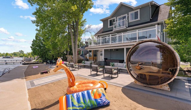 Fun & sun waterfront with sauna, hot tub and slide