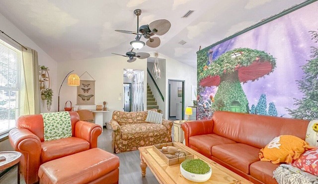 Game Room-Dogs-Fence yrd- King Bed