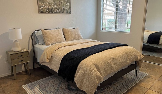 Gated Community: Split floor plan, Pool, Spa, BBQ