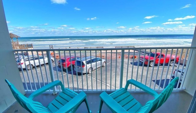 Gorgeous Ocean Front W/Private Balcony in Daytona