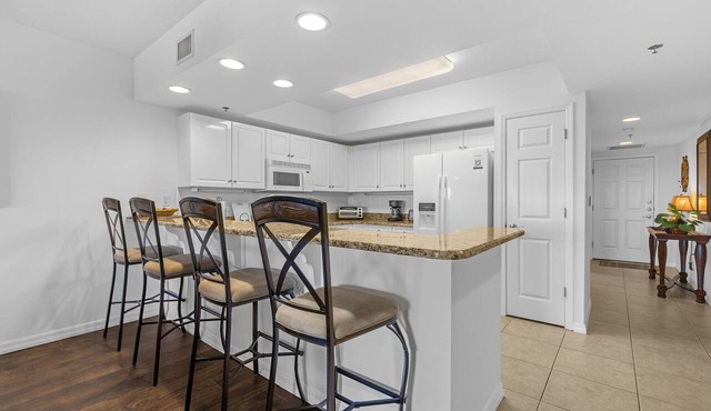Gorgeous Unit - TV in Every Room- Resort Style Complex- Short Walk To the Beach