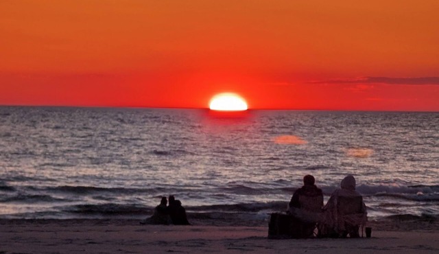 Grateful in Caseville! Charming 3-bedroom 1.5 bath estate. sleeps 8, beach near.