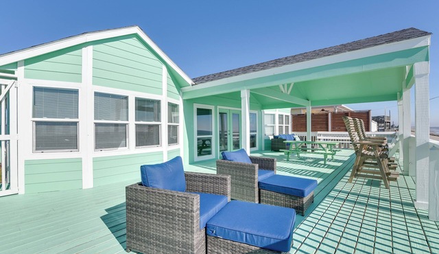 Great for Groups: Oceanfront Surfside Beach Home!